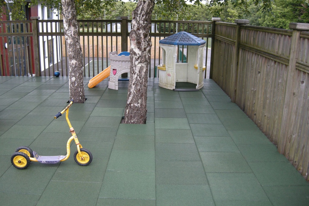 SAFETY MAT HALF 50X25X3CM GREEN